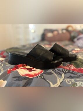 Old Navy - Black Women's Platform Slide Sandals